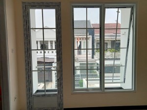 PINTU SWING UPVC MENGGUNAKAN LIST REGAL + JENDELA DOUBLE JUNGKIT MENGGUNAKAN LIST REGAL DI SURABAYA