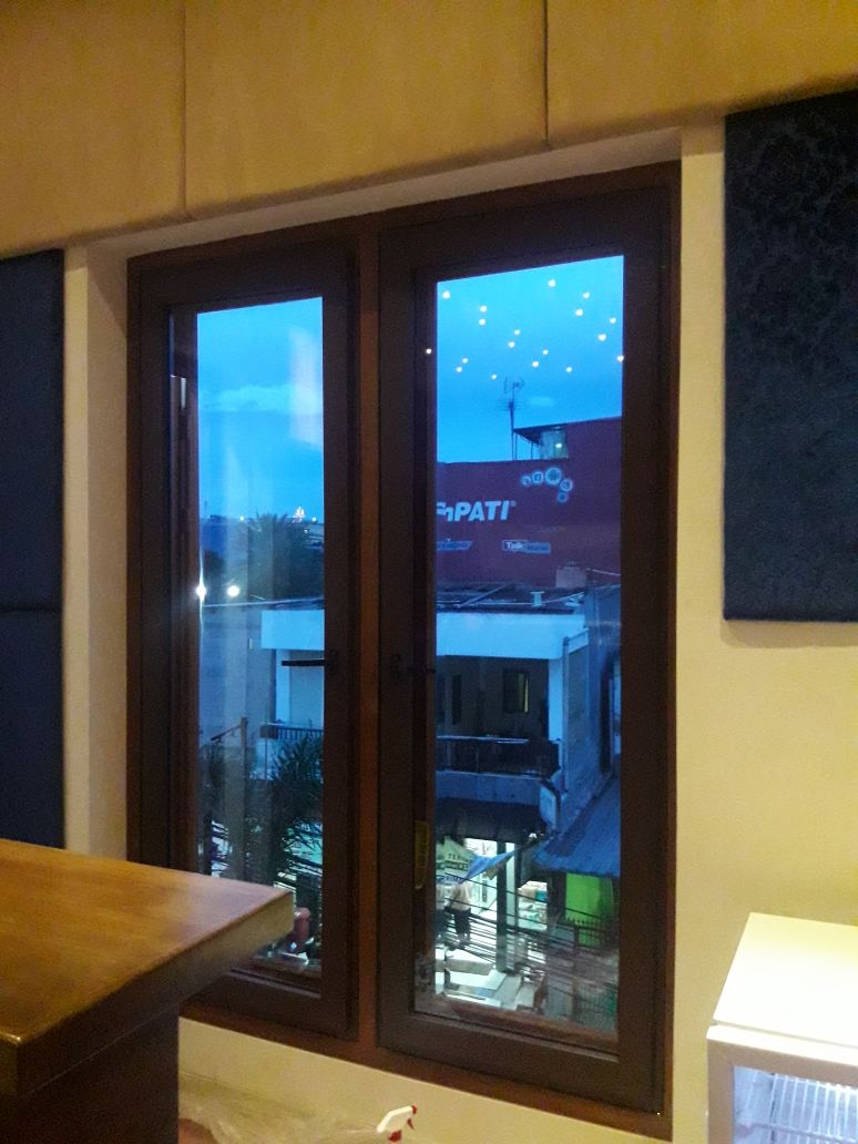 menjual pintu kombinasi kayu dan upvc