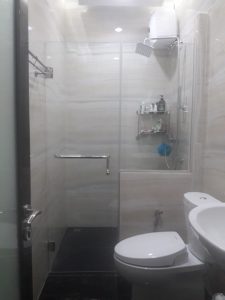 pintu kaca shower minimalis