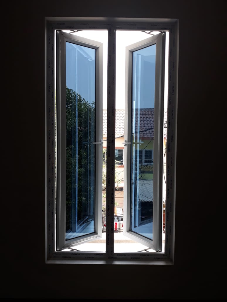jendela upvc dengan kaca one way