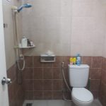 sekat kaca shower 10 mm tempered