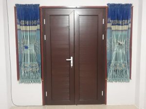 pintu double swing