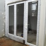 Pintu swing dan jendela swing gendong