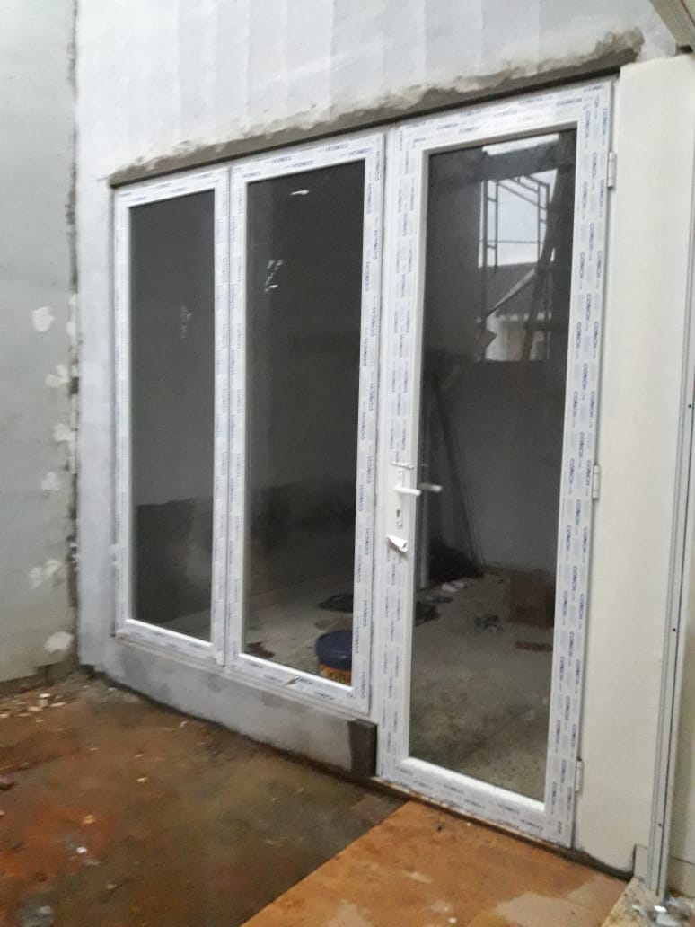 Pintu swing dan jendela swing gendong