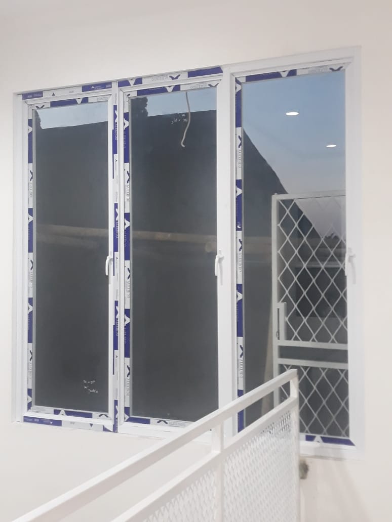 pintu dan jendela alumunium