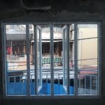 jendela double swing dan kacamati
