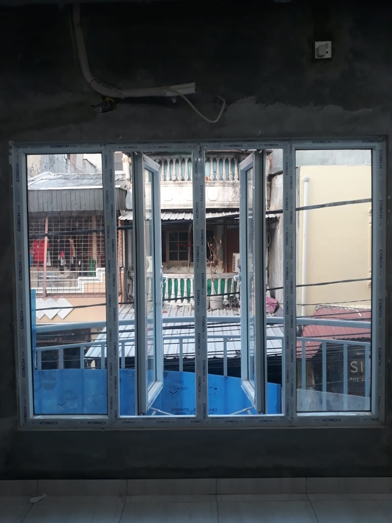 jendela double swing dan kacamati