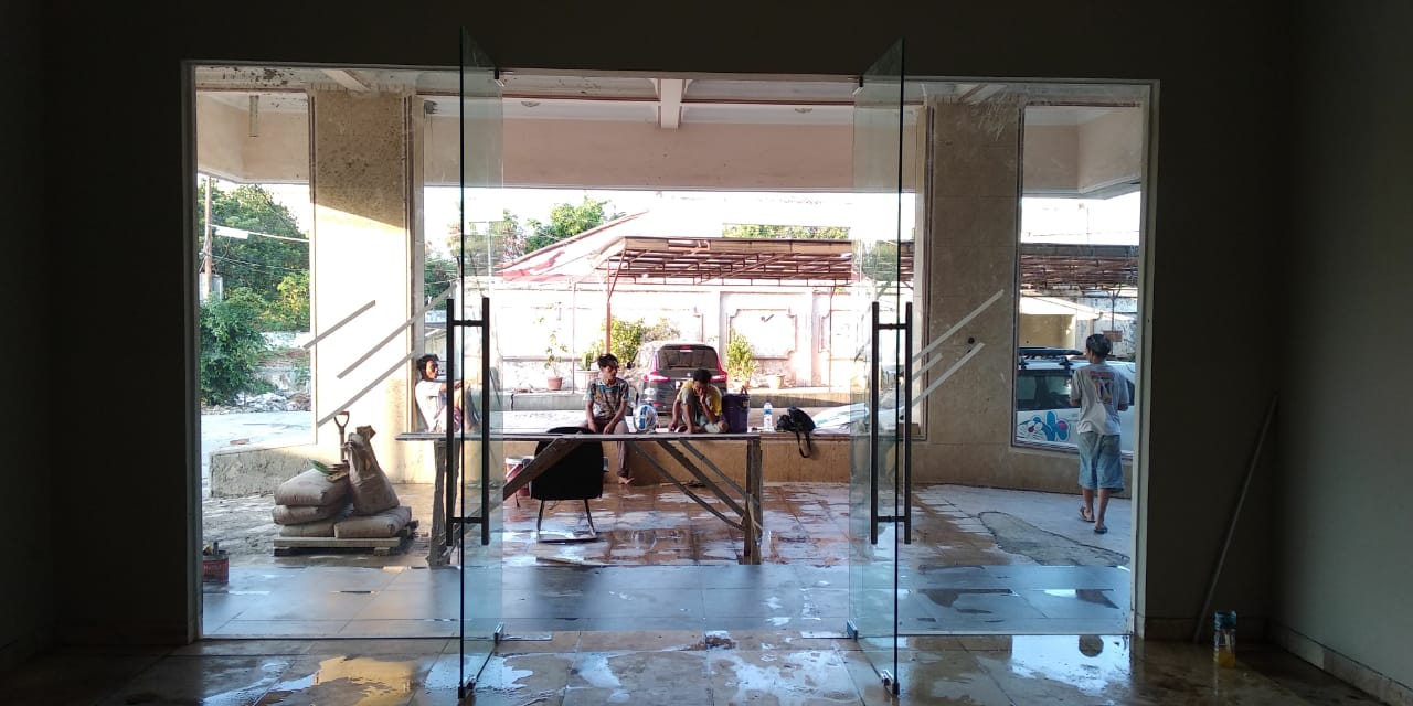 pintu framelss kaca