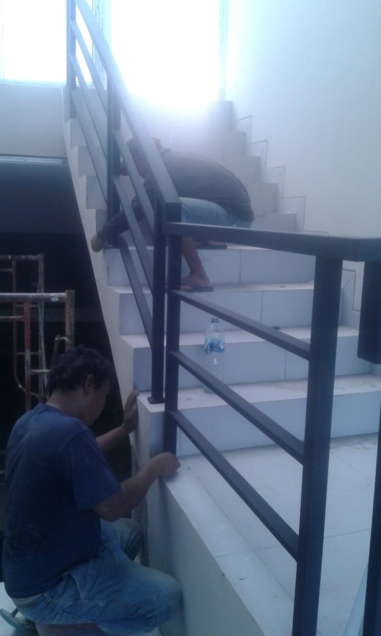 railing tangga besi