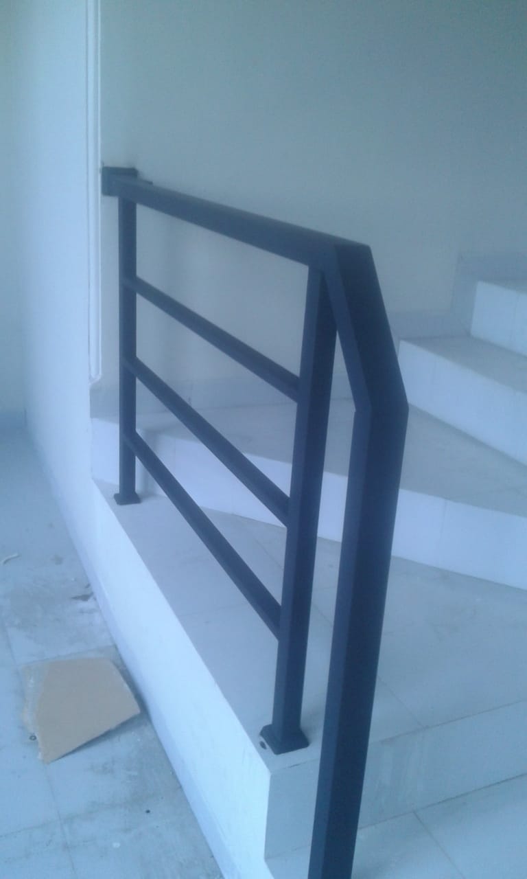 railing tangga besi
