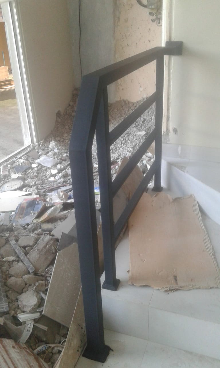 railing tangga besi
