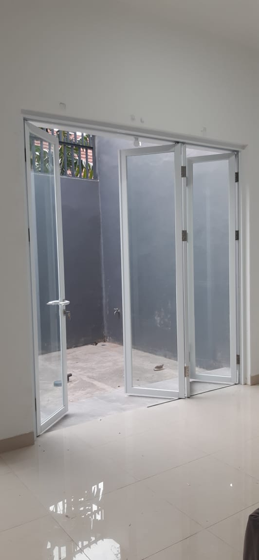 pintu lipat alumunium ykk