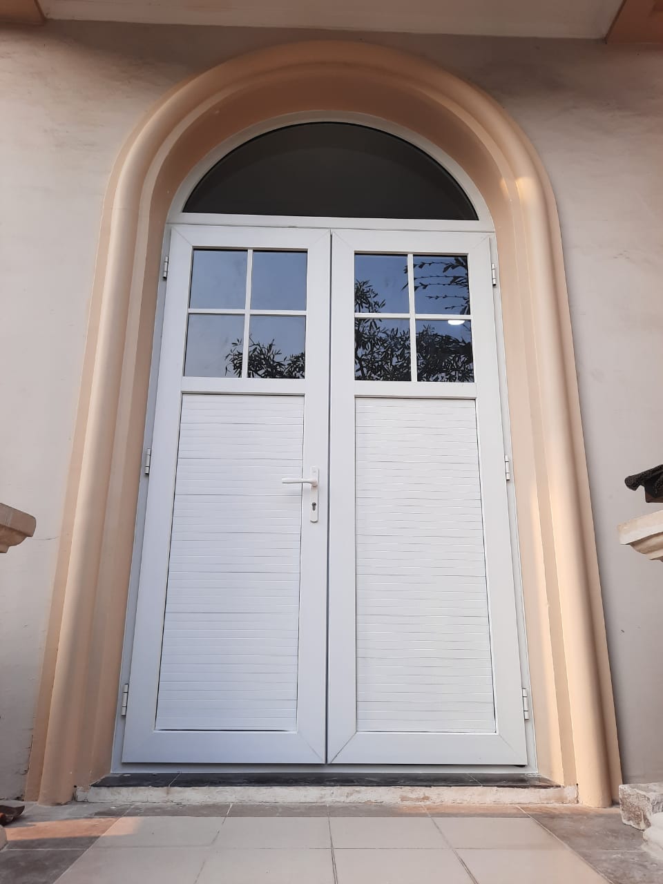 proyek bupitu double swing dengan kaca bending