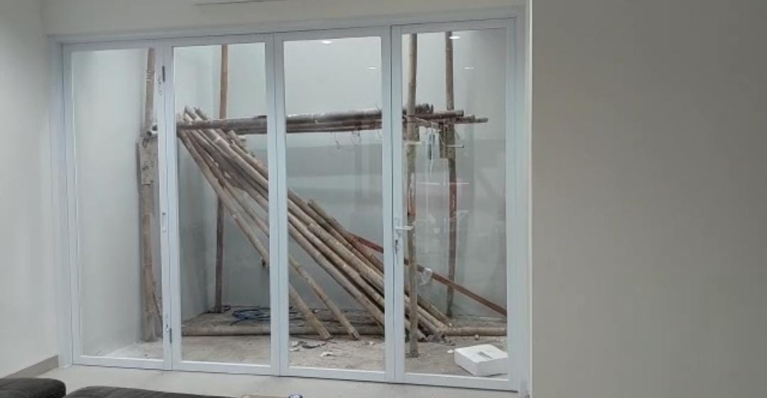 pintu lipat alumunium 4 daun di cluster asia greenalke