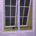 jendela jungkit 2 daun upvc putih