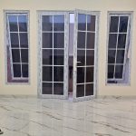 pintu double swing upvc warna putih