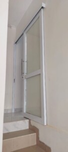 PINTU SLIDING ALUMUNIUM WARNA PUTIH DI YOGJAKARTA