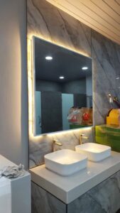 Kaca Cermin dengan Frame Aluminium: Solusi Elegan untuk Interior Modern di Wilayah Bali