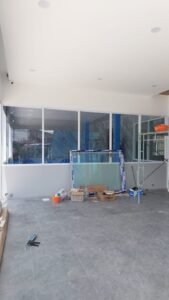 Jendela Kaca Mati Aluminium – Elegan, Kuat, dan Bebas Perawatan di Banjarmasin