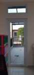 Pintu Swing Kaca uPVC di Surabaya – Tampilan Mewah, Tahan Lama, dan Fungsional untuk Hunian Modern Anda