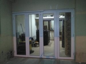 Pintu Lipat uPVC Banjarmasin – Solusi Elegan untuk Ruangan Lebih Luas & Modern