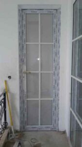 Pintu Swing uPVC Kaca dengan Lis Ornament – Solusi Elegan & Modern di Jakarta