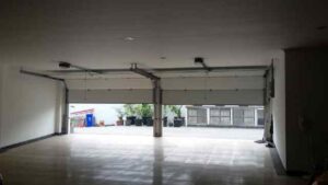 Pintu Garasi Sectional Door Kendari – Kuat, Modern & Aman