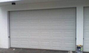 Pintu Sectional Door Garasi Otomatis Surabaya: Praktis, Aman, dan Berkelas