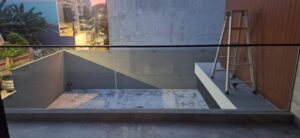 Railing Kaca Balkon Yogyakarta: Elegan, Aman, dan Modern untuk Hunian & Bisnis Anda