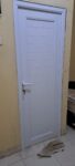 Pintu Swing UPVC Panel Ekonomis Bali – Kuat, Tahan Lama & Harga Terjangkau