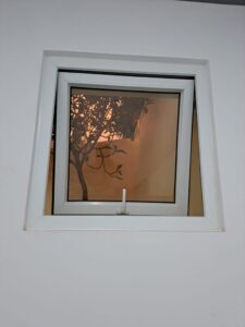 Boven Jungkit UPVC Kendari: Ventilasi Modern Anti Panas & Anti Rayap – Pesan Sekarang!