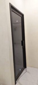 Jasa Pintu Swing Kaca Aluminium Jabodetabek | Solusi Elegan untuk Rumah, Kantor, dan Toko