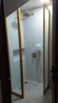 Jual Sekat Kaca Shower Frame Aluminium di Bali – Elegan, Kuat & Modern